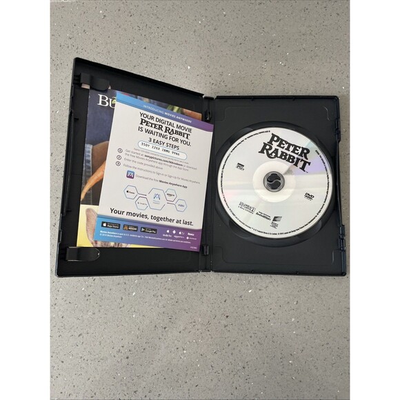 Peter Rabbit (DVD, 2018) Rose Byrne, Domhnall Gleeson signed by James Corden - Picture 4 of 6